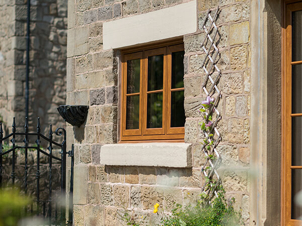 Flush window in a woodgrain finish